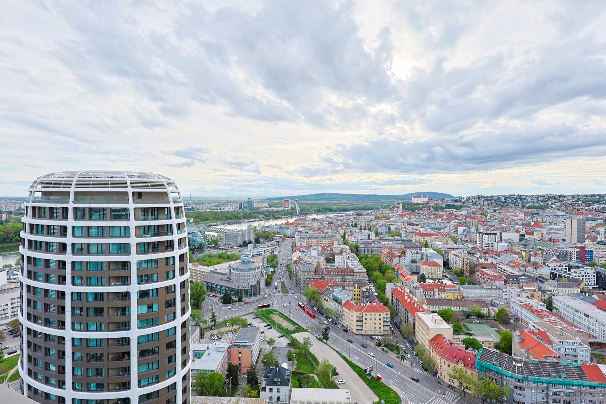 Sky Park Tower 2, Luxury With Free Parking Bratysława